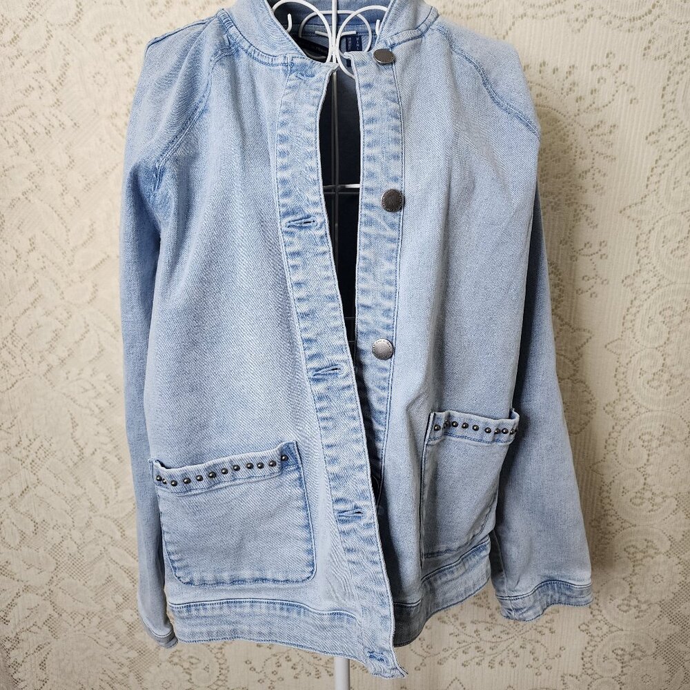 Isacc mizrahi jean jacket with pockets detailing
